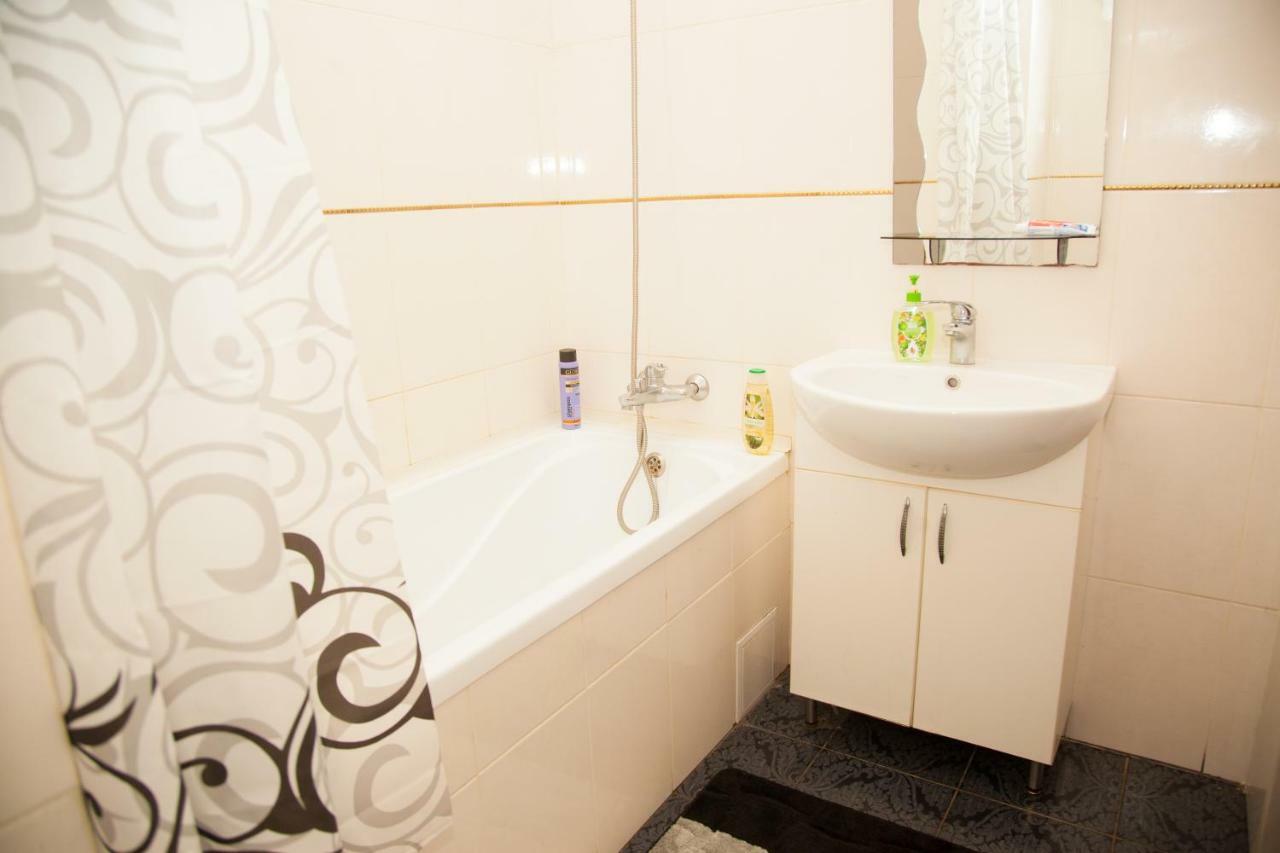 Semi-Luxury Apartment On Zhukovskogo Street 57 Zaporizhia Екстериор снимка