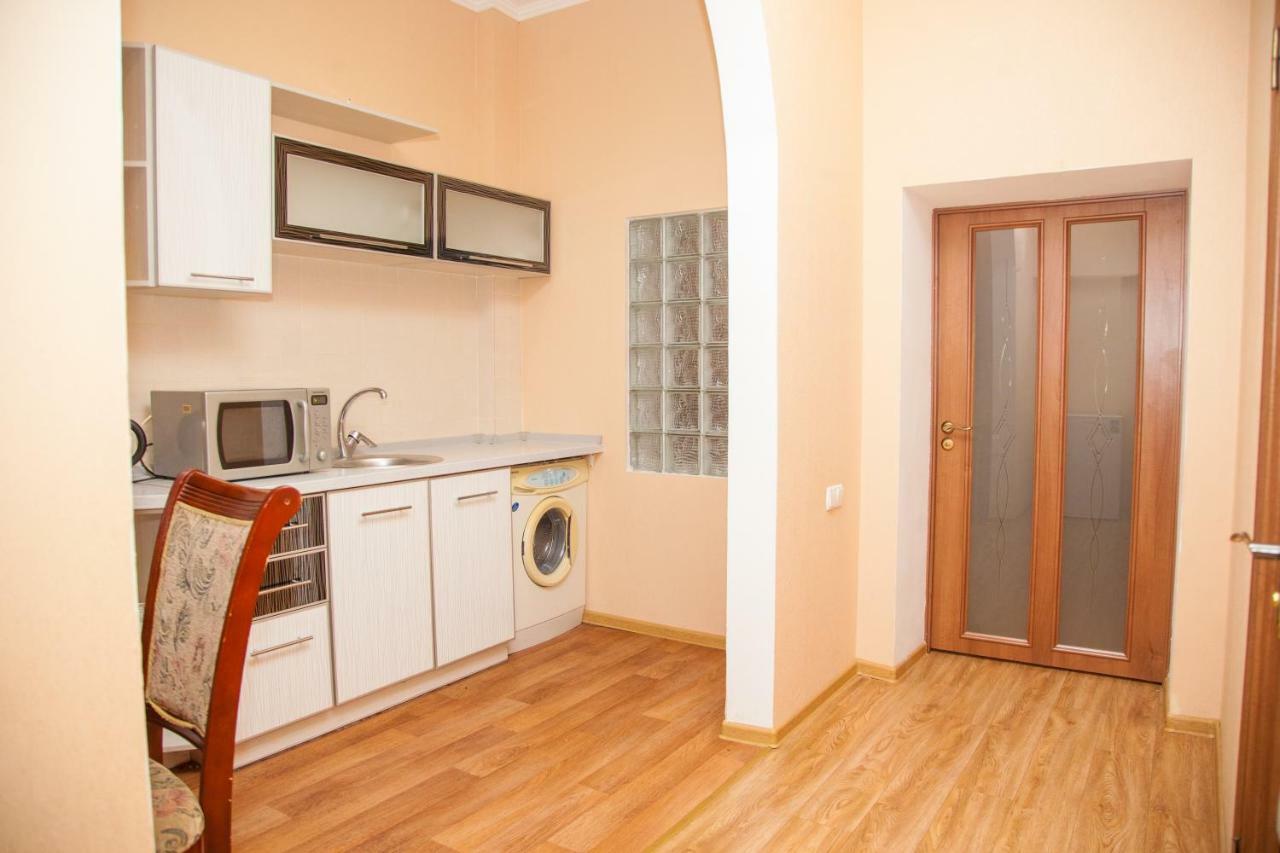 Semi-Luxury Apartment On Zhukovskogo Street 57 Zaporizhia Екстериор снимка